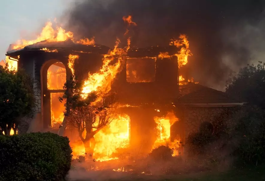 dream of house on fire meaning