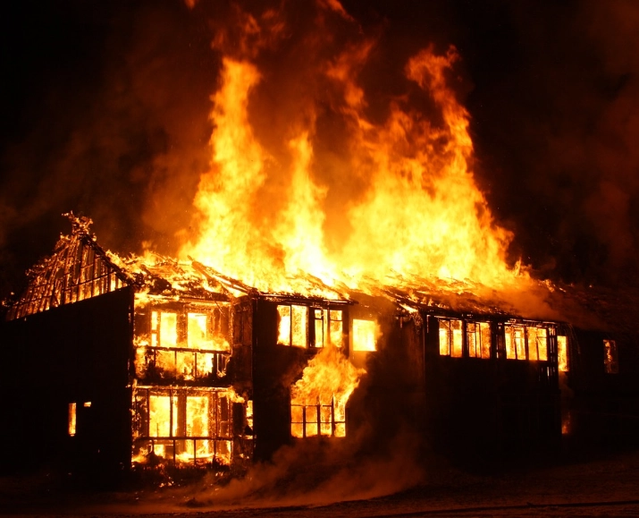 house burning dream meaning