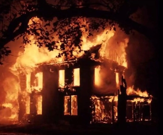 dream about house burning down