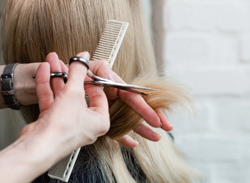 dream of cutting hair