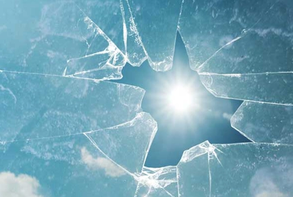 shattered glass dream meaning